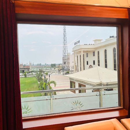 Royal Heritage Hotel & Resort Ayodhya Exteriör bild