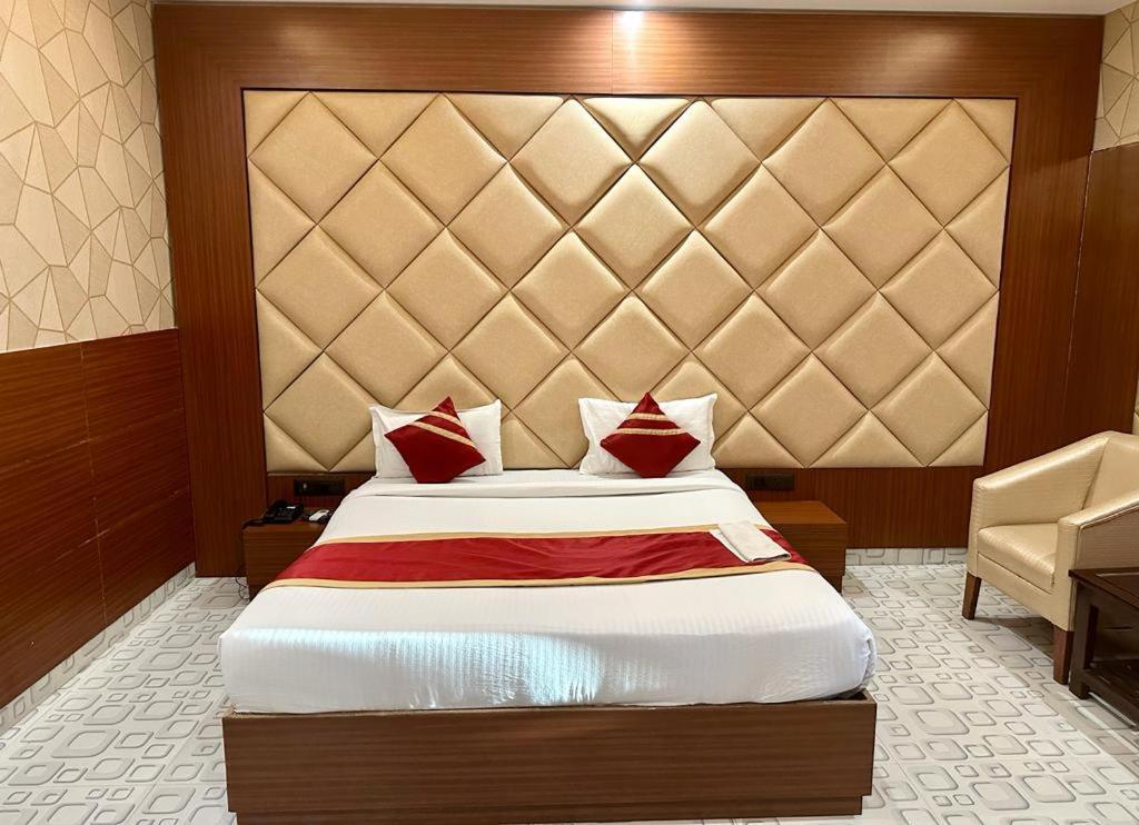 Royal Heritage Hotel & Resort Ayodhya Exteriör bild