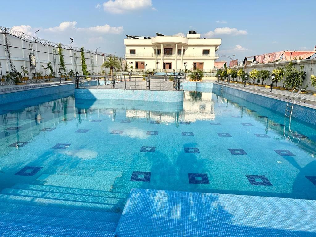 Royal Heritage Hotel & Resort Ayodhya Exteriör bild