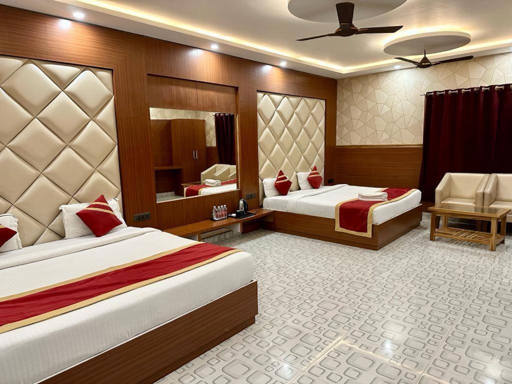 Royal Heritage Hotel & Resort Ayodhya Exteriör bild
