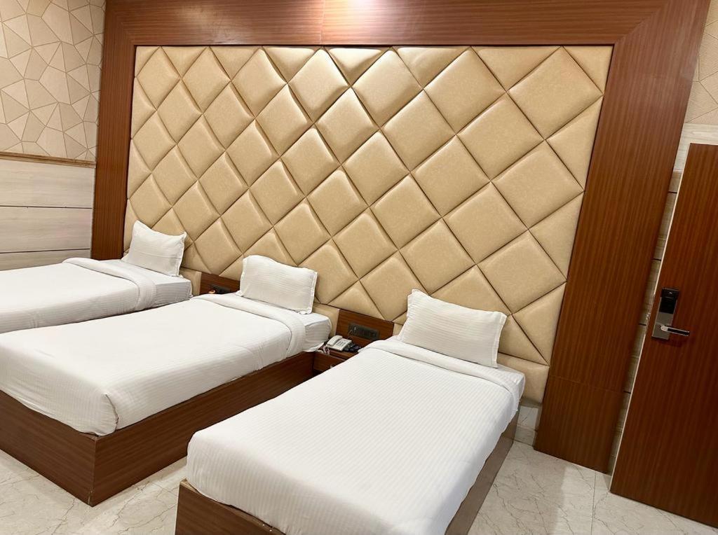 Royal Heritage Hotel & Resort Ayodhya Exteriör bild