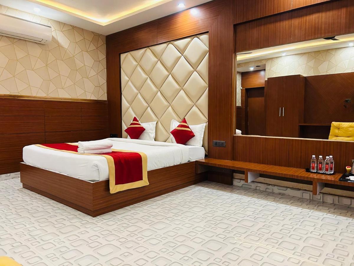 Royal Heritage Hotel & Resort Ayodhya Exteriör bild