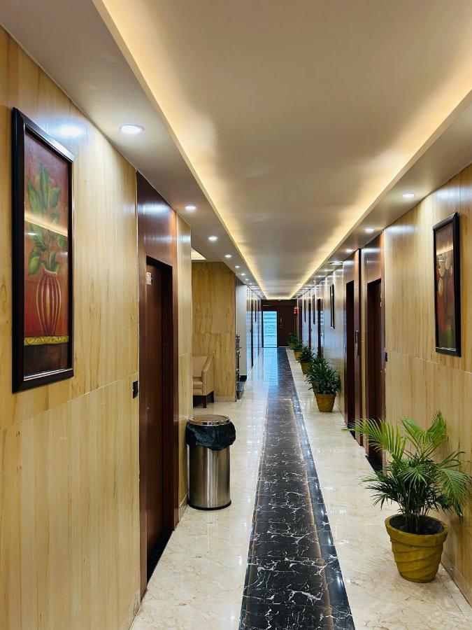 Royal Heritage Hotel & Resort Ayodhya Exteriör bild