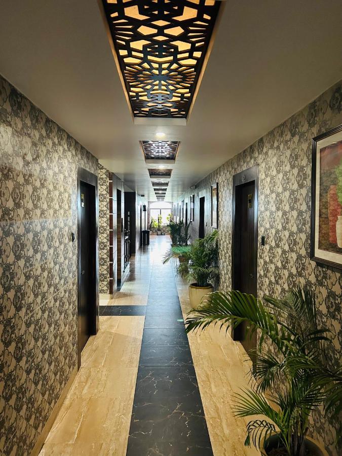 Royal Heritage Hotel & Resort Ayodhya Exteriör bild