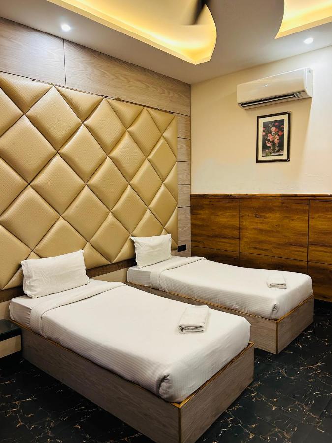 Royal Heritage Hotel & Resort Ayodhya Exteriör bild