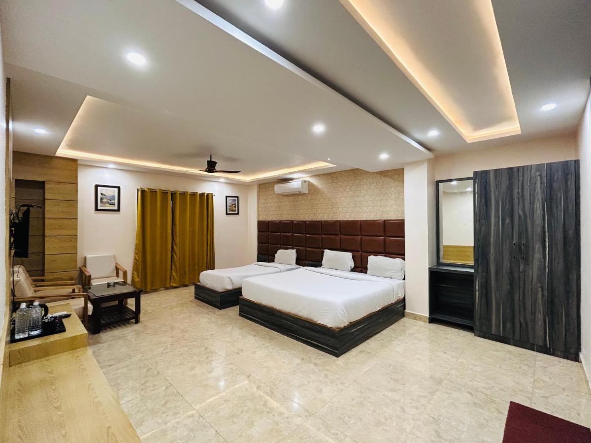 Royal Heritage Hotel & Resort Ayodhya Exteriör bild