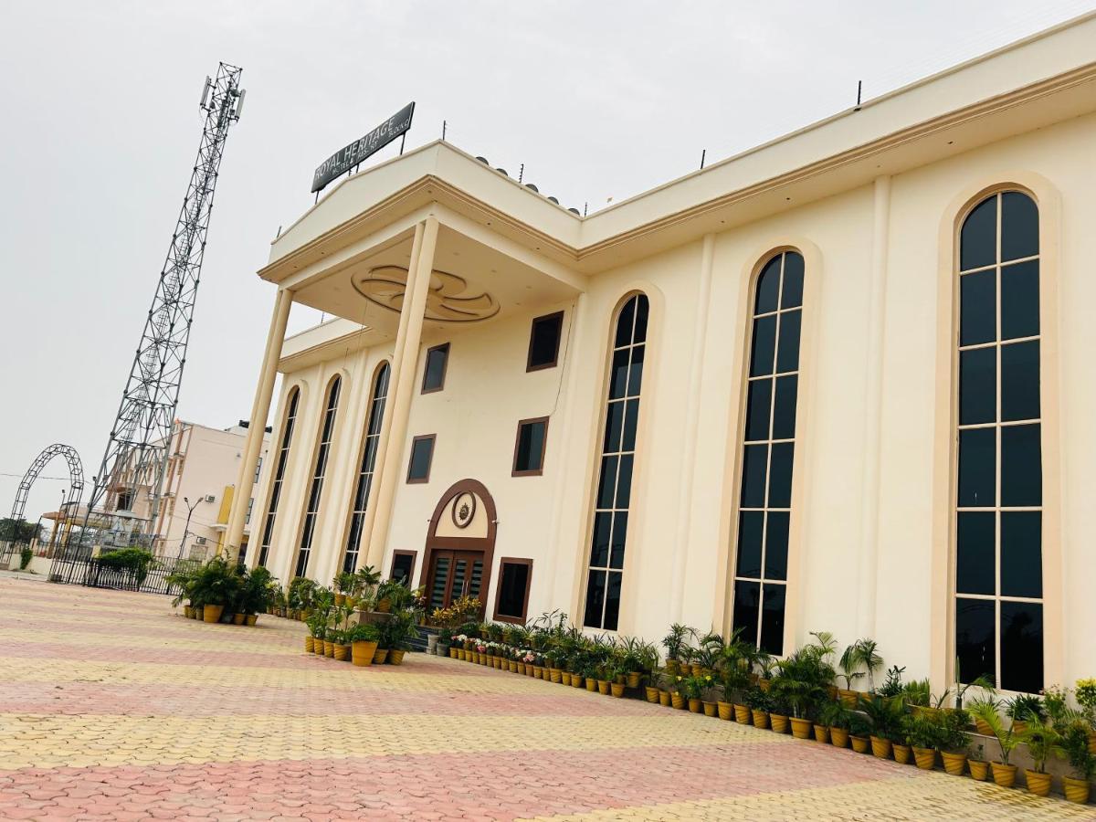 Royal Heritage Hotel & Resort Ayodhya Exteriör bild