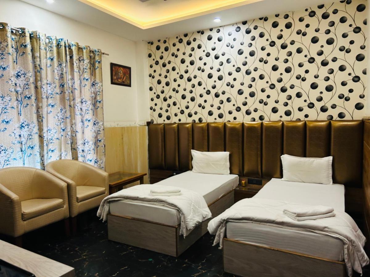 Royal Heritage Hotel & Resort Ayodhya Exteriör bild